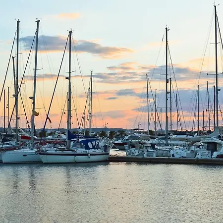 Cura شقة تورّيفيِخا